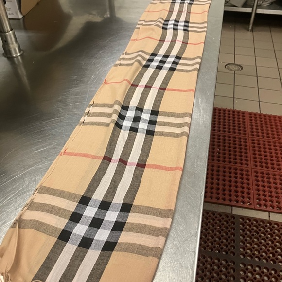 Burberry plaid design styled pattern double layered thin throw blanket neck wrap - Picture 9 of 10